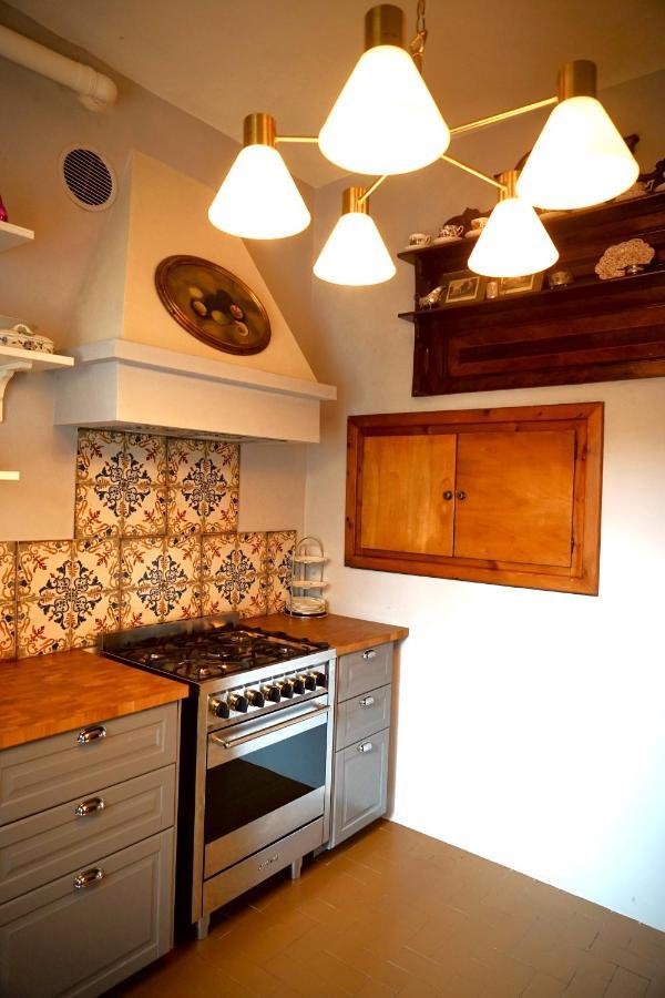 Luxury Apartment Angelio Barga Bagian luar foto