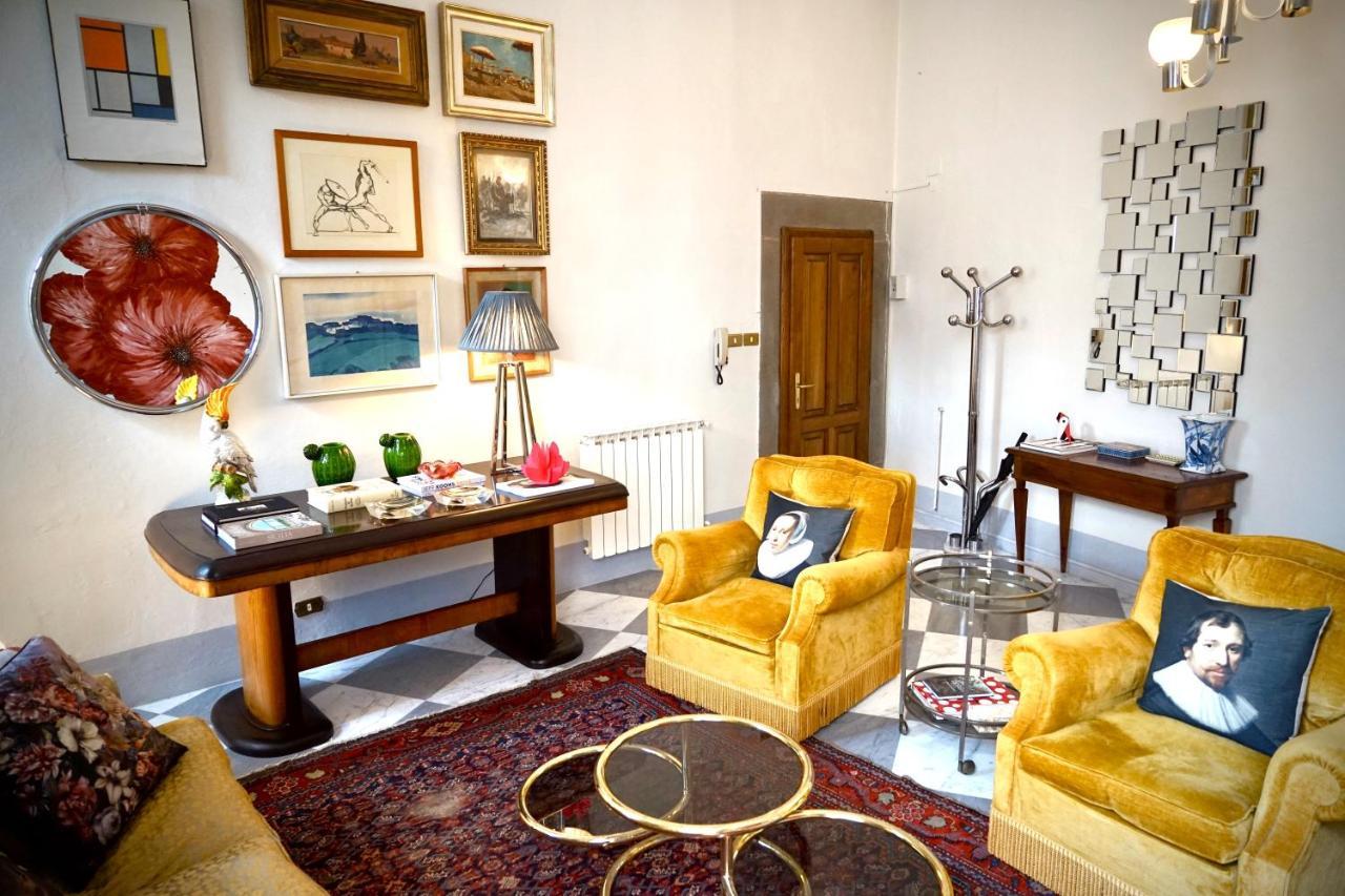 Luxury Apartment Angelio Barga Bagian luar foto