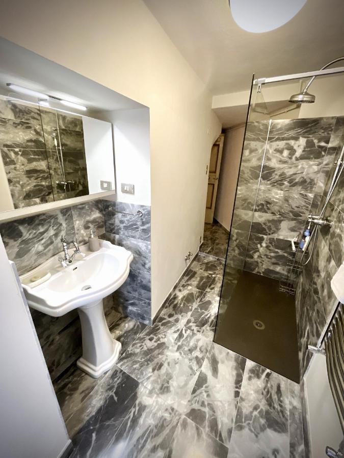 Luxury Apartment Angelio Barga Bagian luar foto