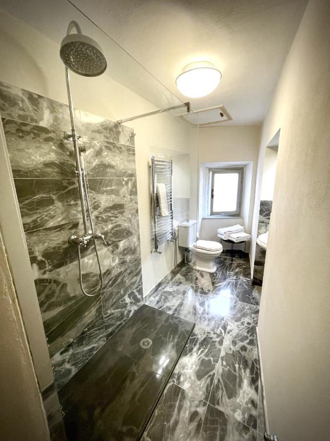 Luxury Apartment Angelio Barga Bagian luar foto
