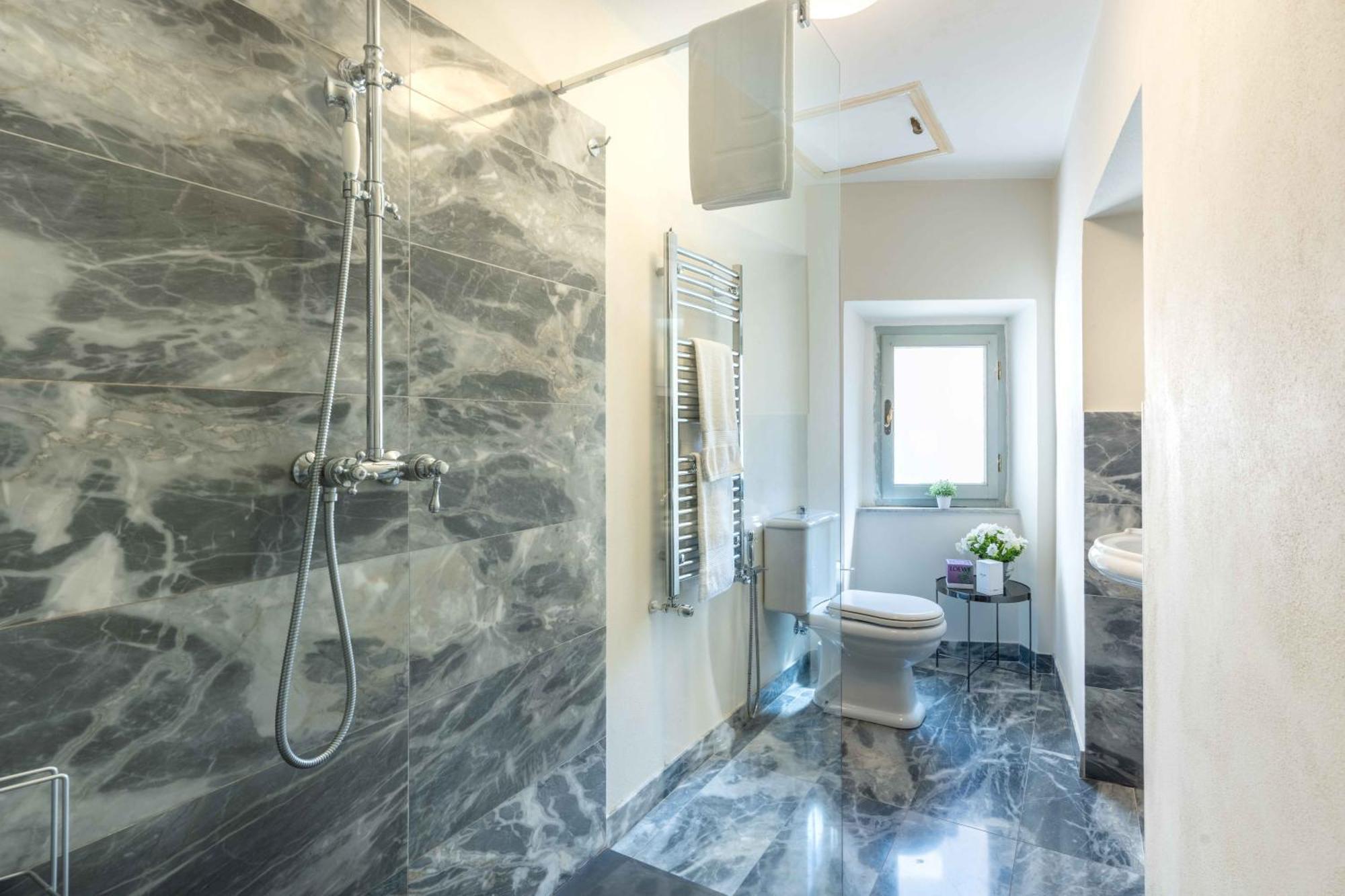 Luxury Apartment Angelio Barga Bagian luar foto