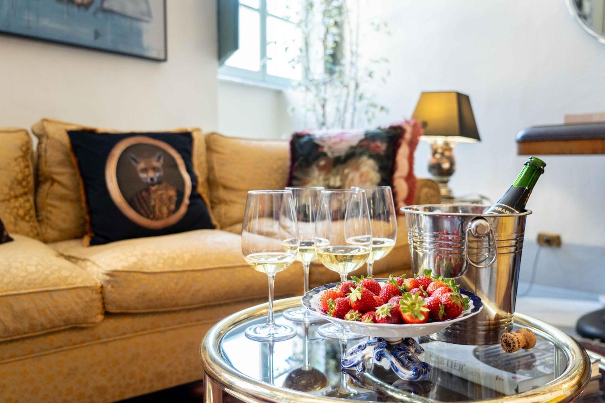 Luxury Apartment Angelio Barga Bagian luar foto