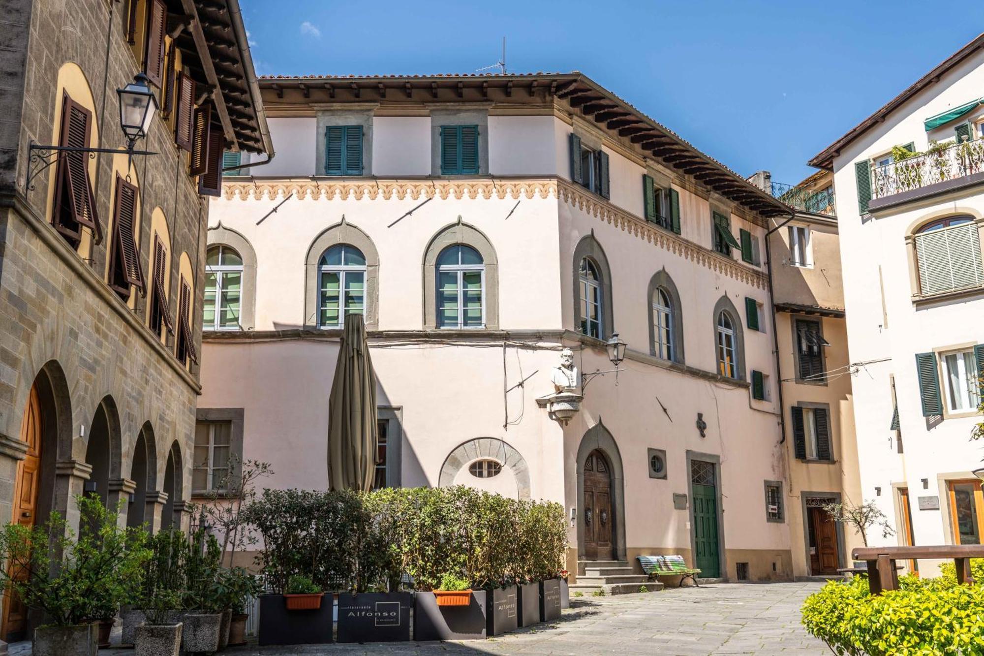 Luxury Apartment Angelio Barga Bagian luar foto